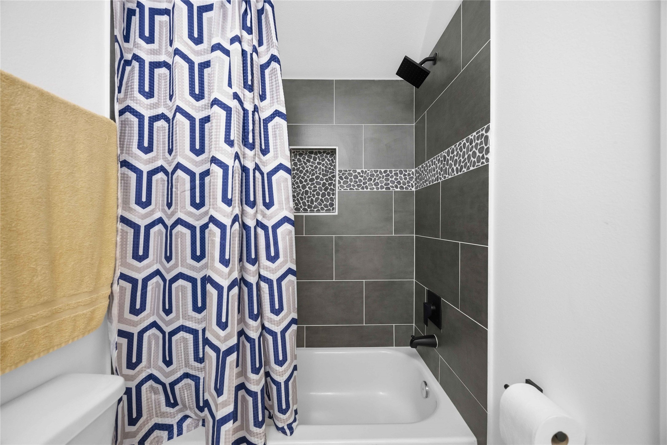 8320 Springwood Cyn Lane Houston, TX 77055 - Photo 8 of 25