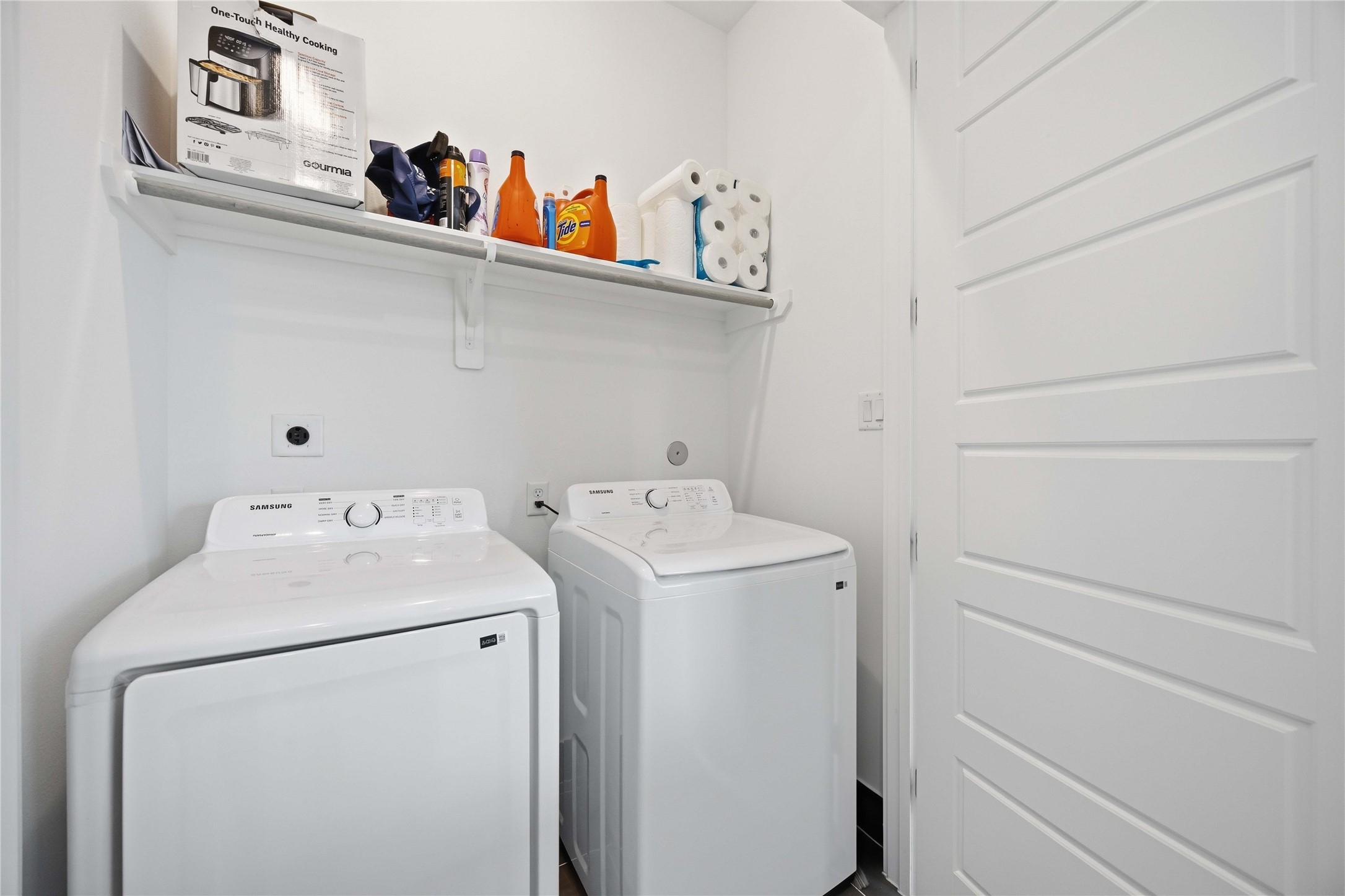 8320 Springwood Cyn Lane Houston, TX 77055 - Photo 10 of 25 Utility Room