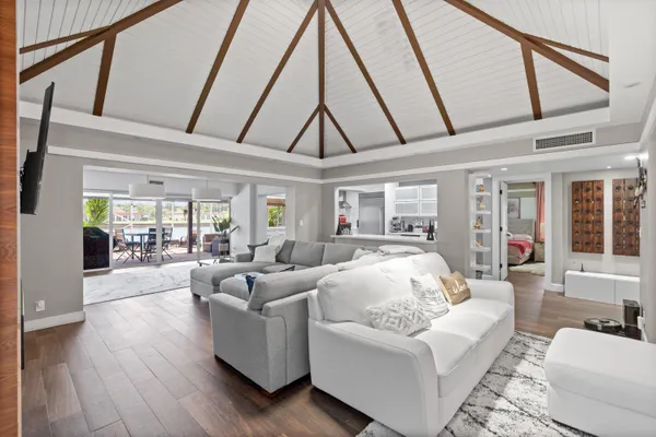 $1,089,000 | 6106 Royal Poinciana Lane, Tamarac, FL 33319