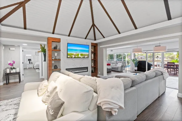 $1,089,000 | 6106 Royal Poinciana Lane, Tamarac, FL 33319