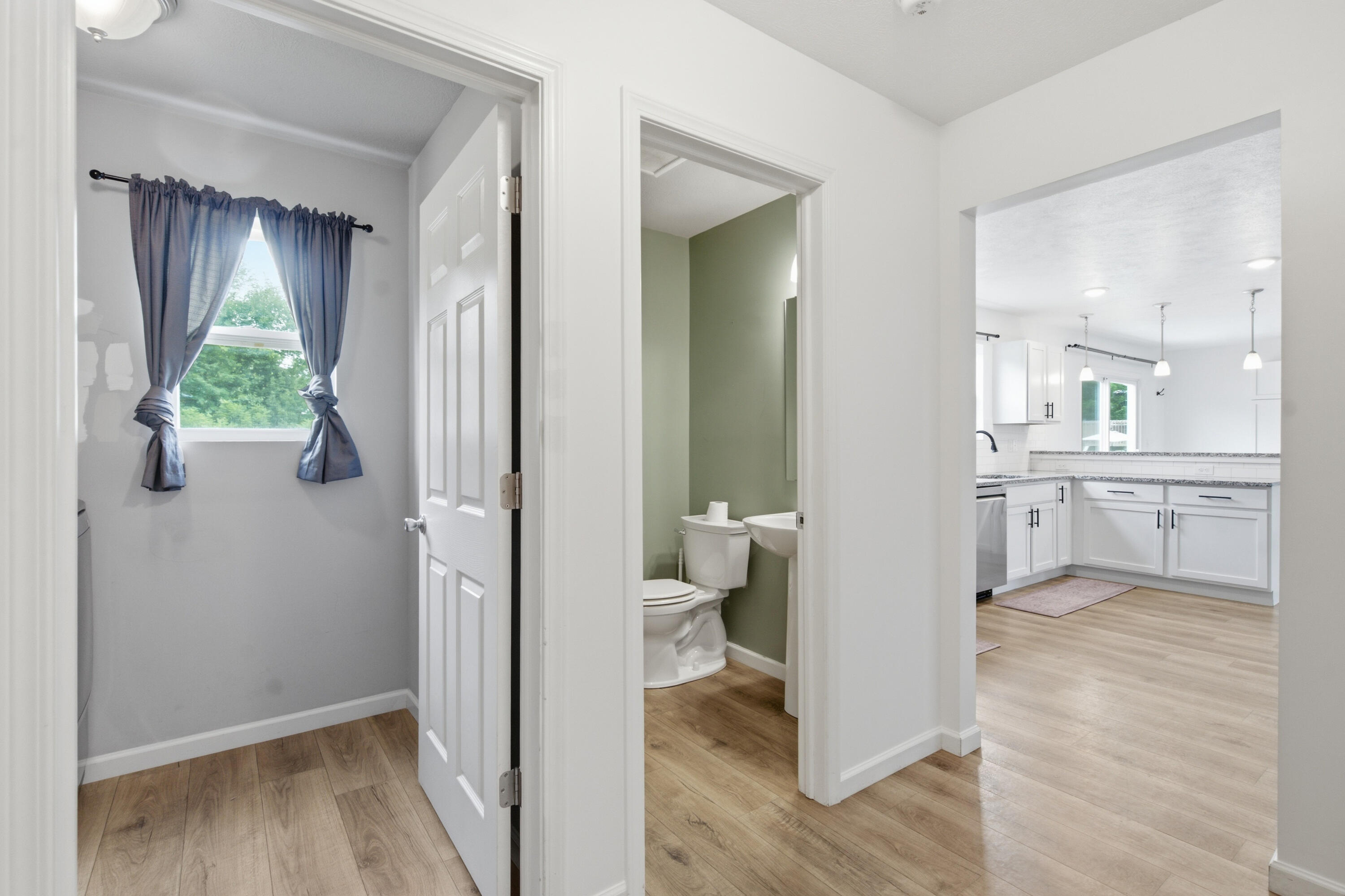 58705 Pond View Lane Three Rivers, MI 49093 - Photo 15 of 37 Hallway