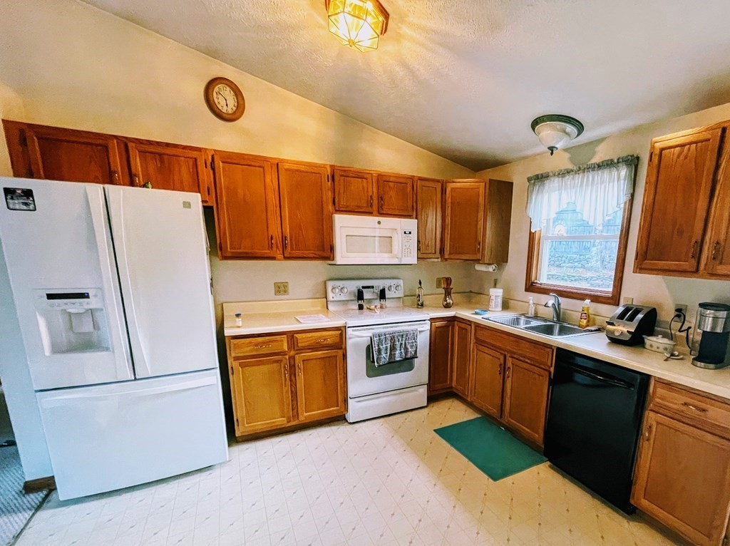 12 Healdville Road Hubbardston, MA 01452 - Photo 7 of 15 Gallery Image 7