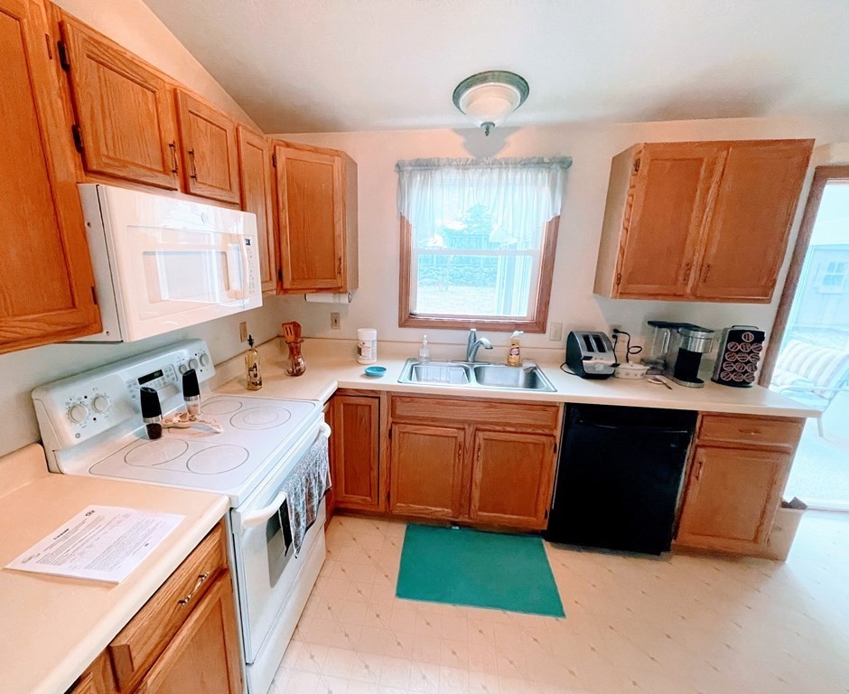 12 Healdville Road Hubbardston, MA 01452 - Photo 8 of 15 Gallery Image 8