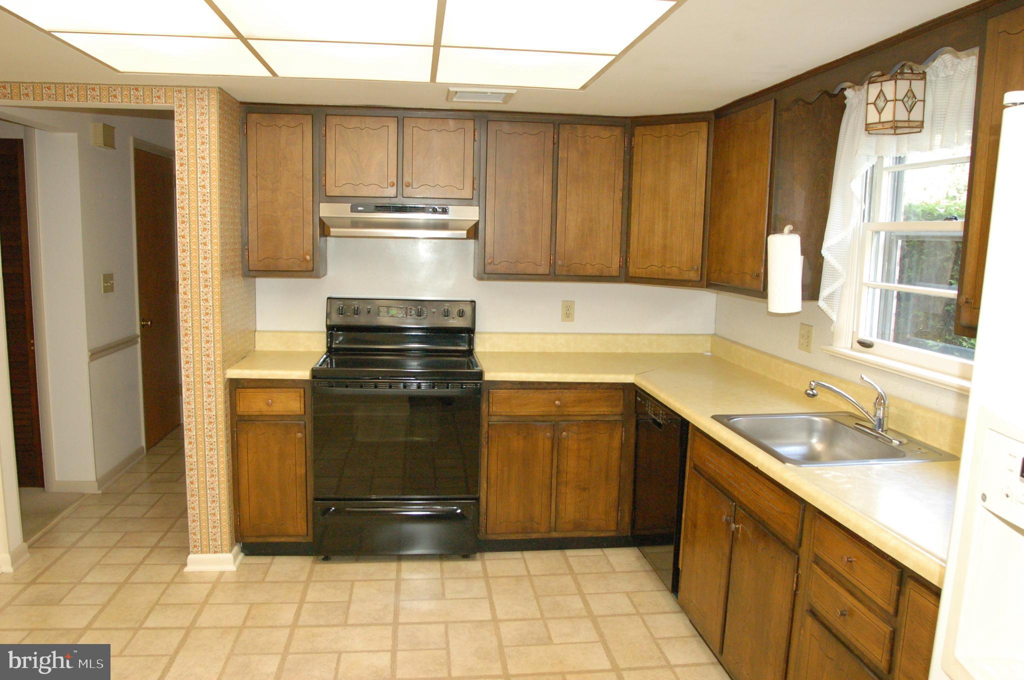 2306 Beacon Hill Road Lancaster, PA 17601 - Photo 7 of 22 Gallery Image 7