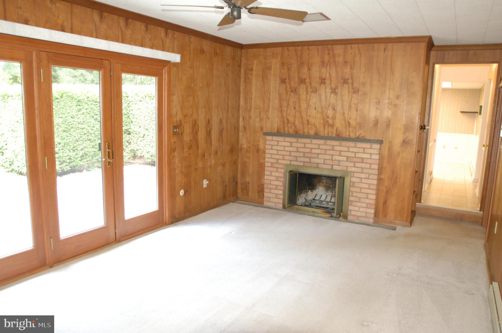 2306 Beacon Hill Road Lancaster, PA 17601 - Photo 9 of 22 Family Room