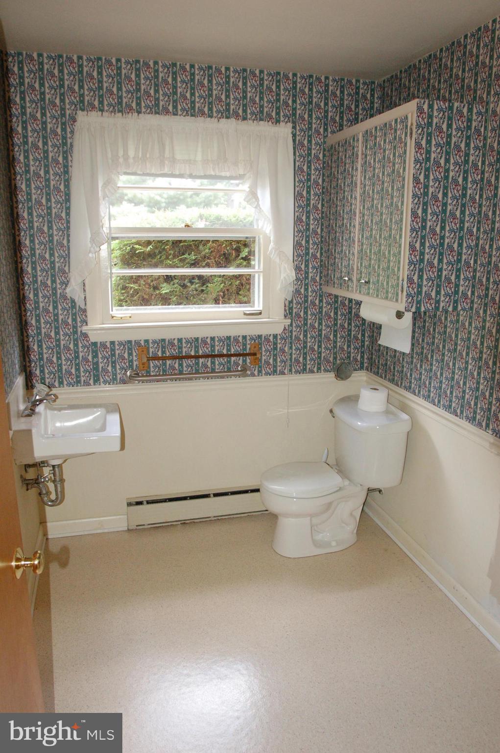 2306 Beacon Hill Road Lancaster, PA 17601 - Photo 10 of 22 Laundry /