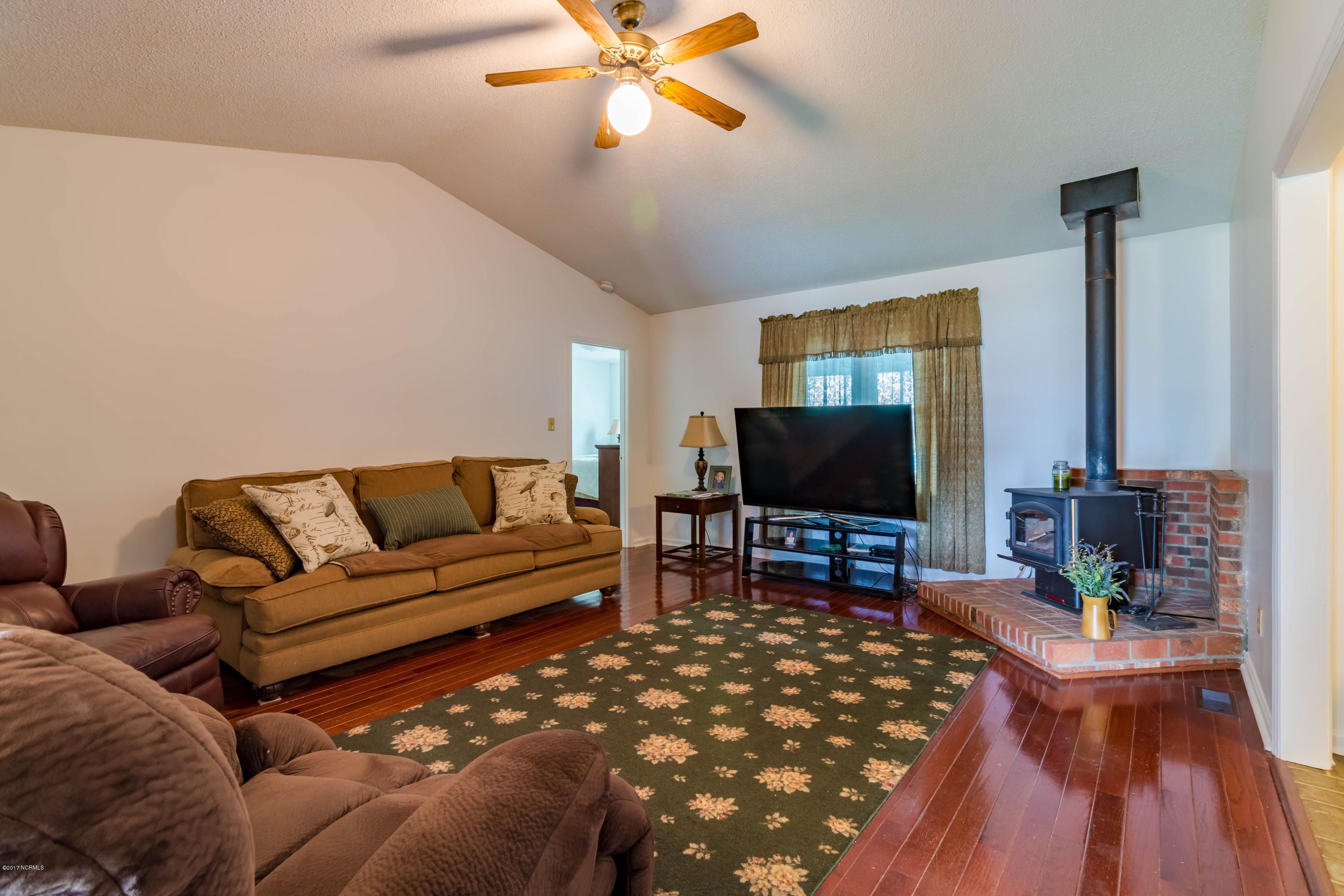 314 Coston Road Richlands, NC 28574 - Photo 5 of 24 img_9627-hdr-8_33031568492_o