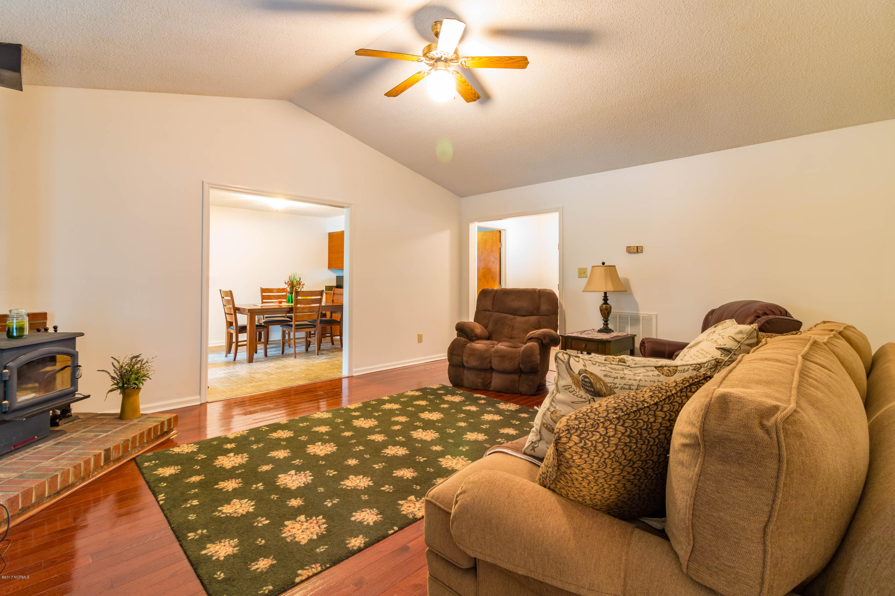 314 Coston Road Richlands, NC 28574 - Photo 6 of 24 img_9677-1_33060373021_o