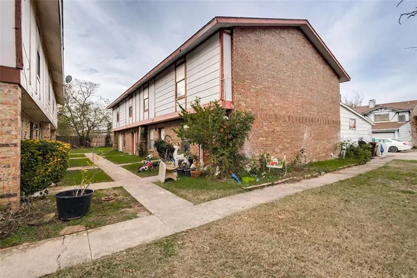 a view of an house with backyard and sitting area