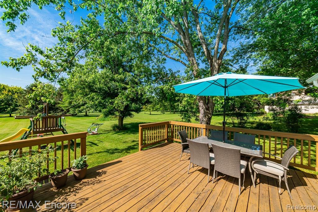 8615 Rattalee Lake Road Clarkston, MI 48348 - Photo 36 of 44