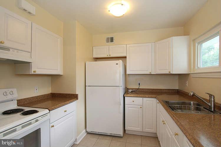 711 Dryden Street Silver Spring, MD 20901 - Photo 11 of 30 Kitchen