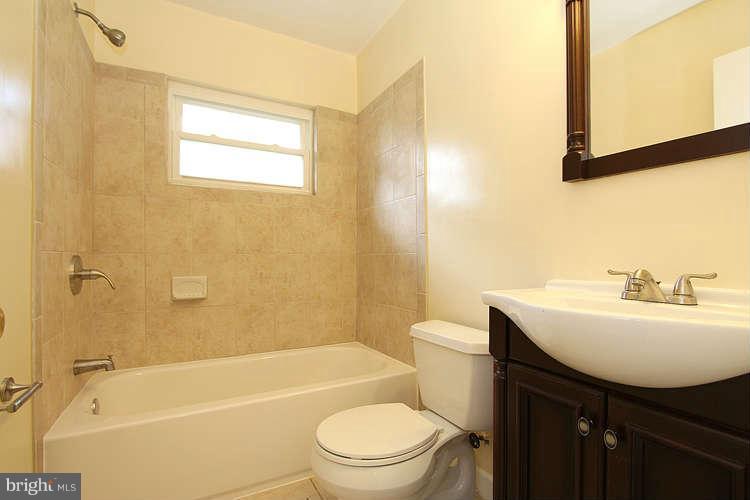 711 Dryden Street Silver Spring, MD 20901 - Photo 18 of 30 Bath