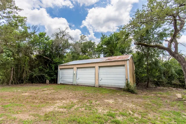 $349,500 | 117 Dogwood Trail, Bellville, TX 77418