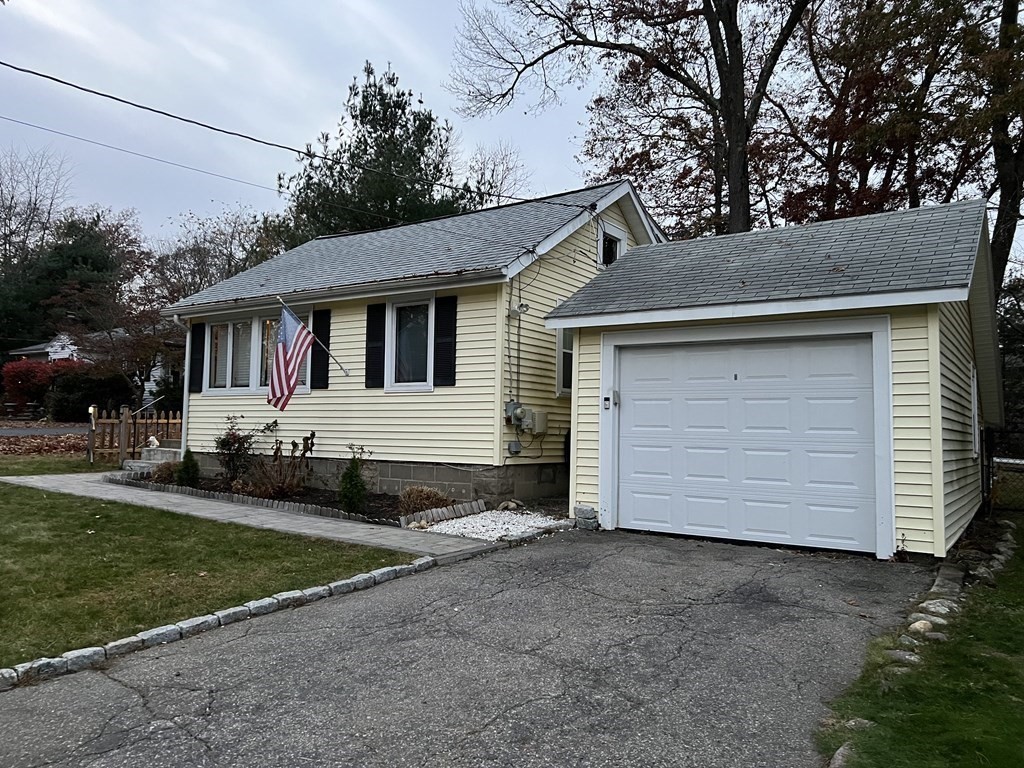a view of house with yard and garage