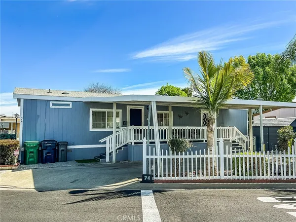 a view of a house with a small yard and plants
