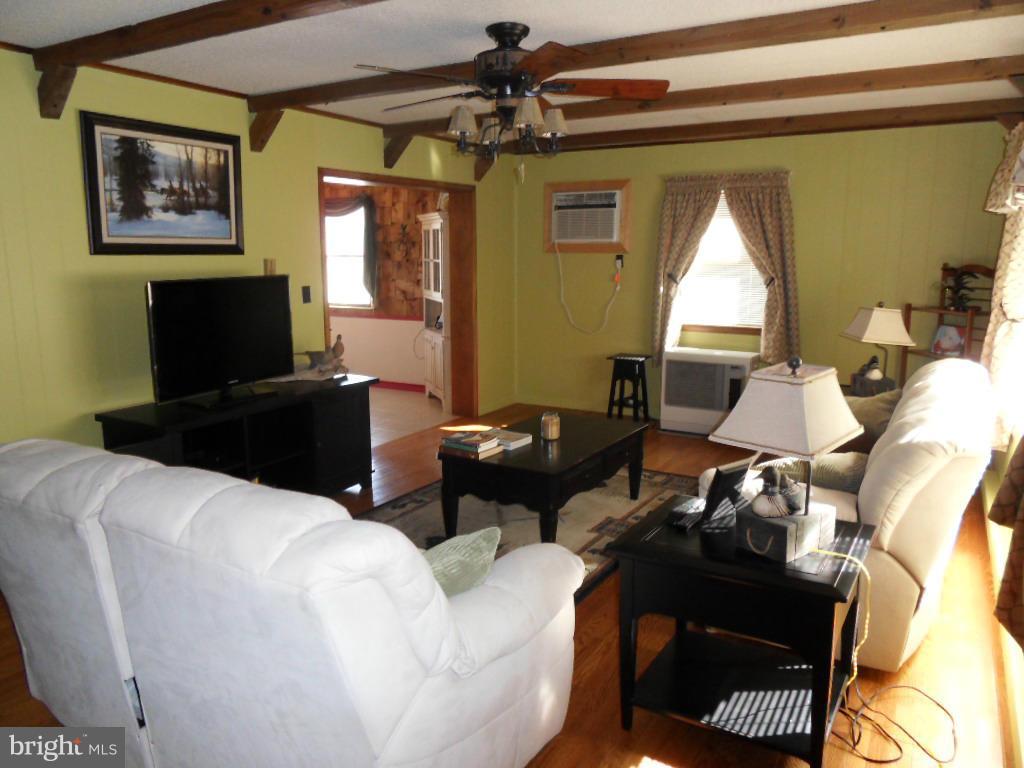 5147 Cordtown Road Cambridge, MD 21613 - Photo 16 of 28 Living Room