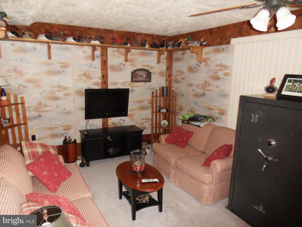 5147 Cordtown Road Cambridge, MD 21613 - Photo 4 of 28 Family Room