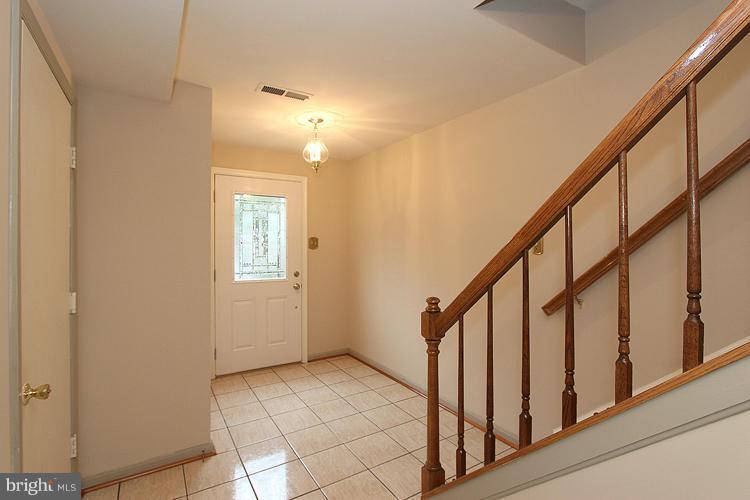 2207 Wimbledon Circle Silver Spring, MD 20906 - Photo 3 of 30 Foyer