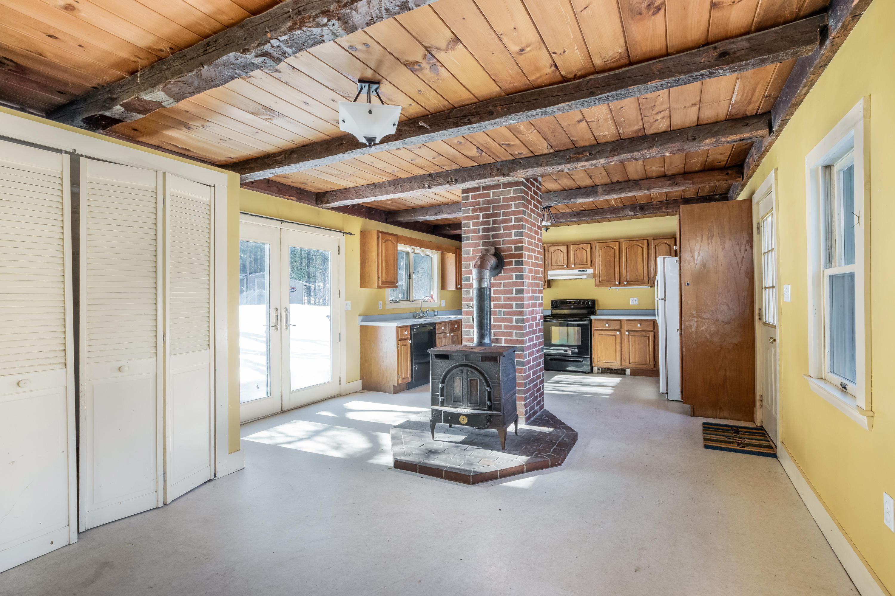 526 Pool Street Biddeford, ME 04005 - Photo 6 of 30 006-photo-living-room-6816548