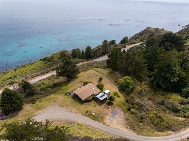 a view of a backyard with wooden floor