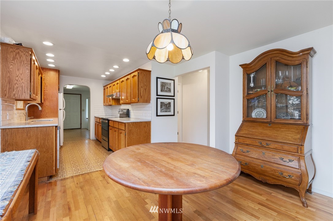 15408 Southeast Jones Road Renton, WA 98058 - Photo 10 of 40