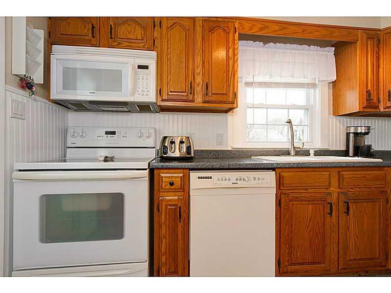 39 Torrey Street Portland, ME 04103 - Photo 5 of 32 Kitchen.