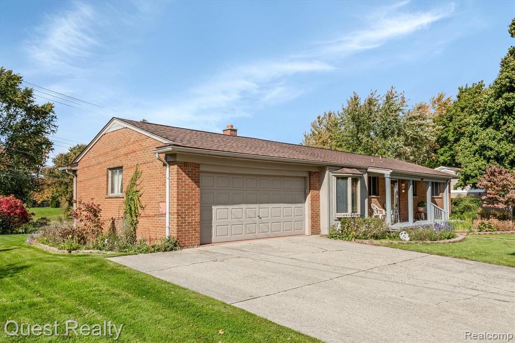 1401 Sycamore Drive Rochester Hills, MI 48307 - Photo 3 of 45