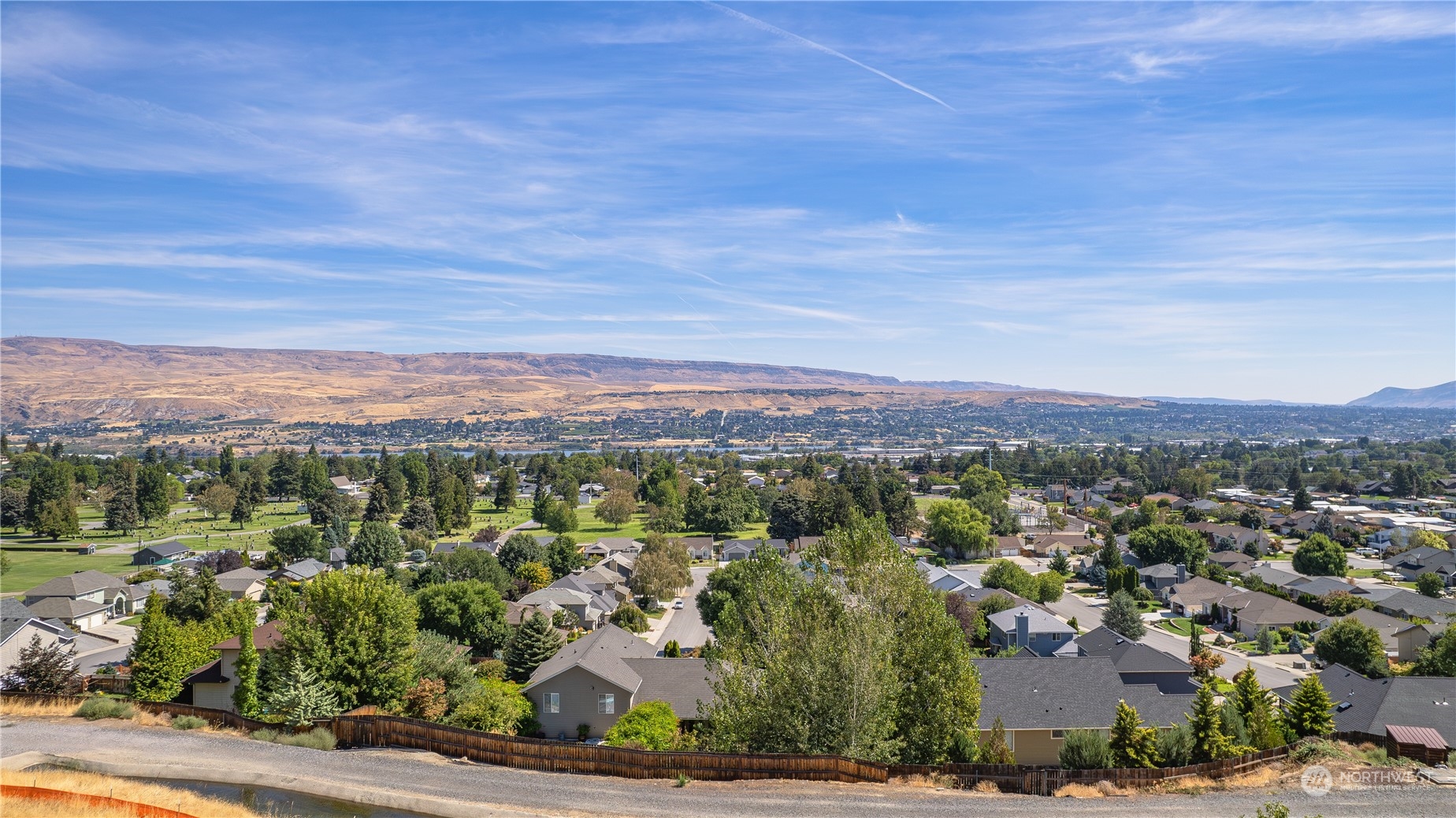 1845 Broadway Place Wenatchee, WA 98801 - Photo 2 of 9