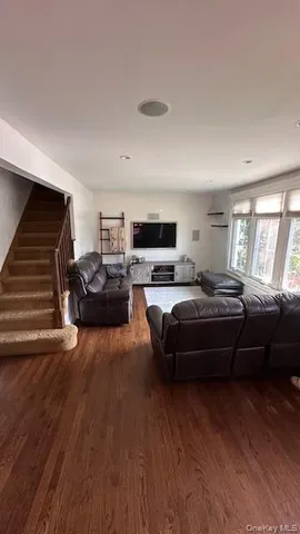 $765,500 | 422 St Agnes Place, Franklin Square, NY 11010