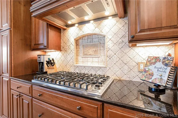 $2,189,000 | 1163 Beacon Pointe Circle, Lake Ozark, MO 65049