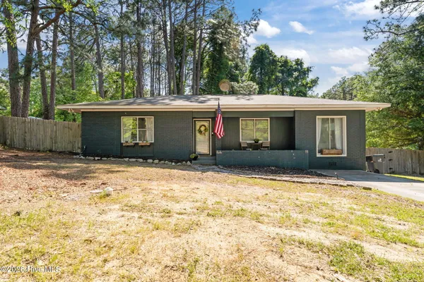 $315,000 | 580 West Maine Avenue, Southern Pines, NC 28387