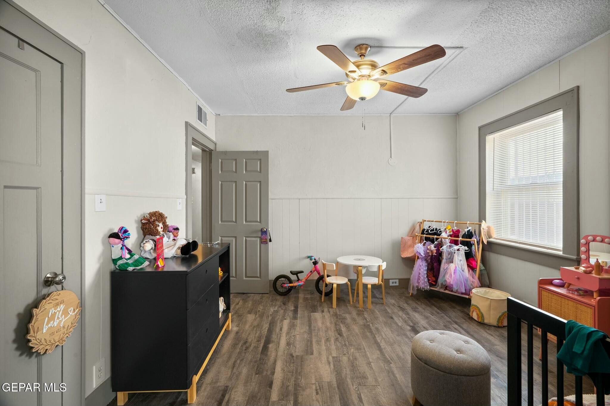 500 Fewel Street, Unit A & B El Paso, TX 79902 - Photo 20 of 61 a living room with furniture and wooden floor