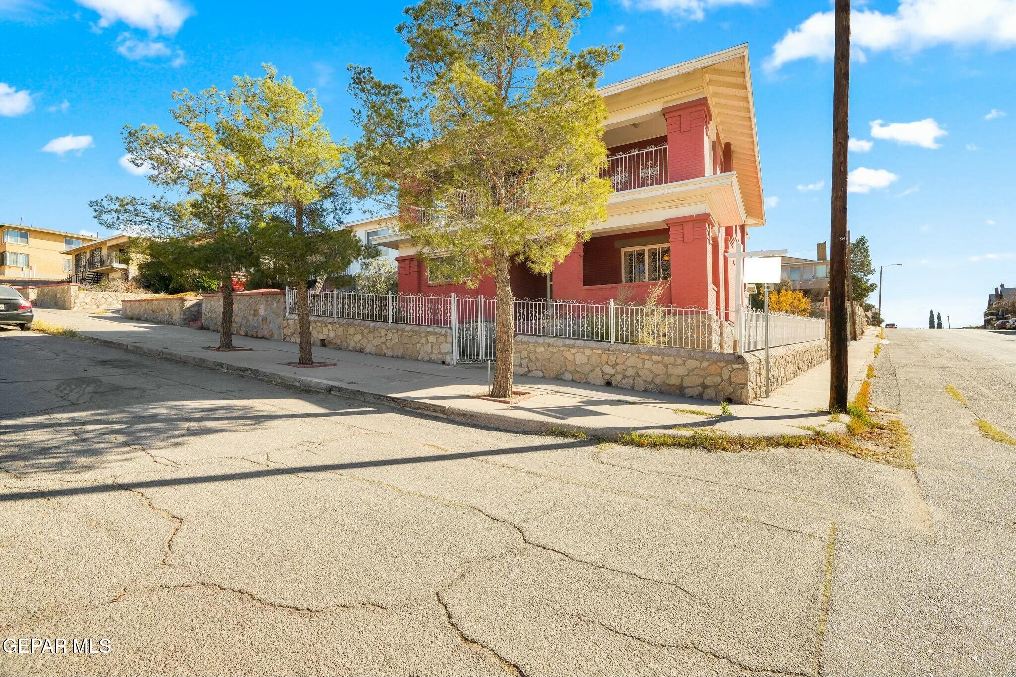 500 Fewel Street, Unit A & B El Paso, TX 79902 - Photo 2 of 61 a view of a basketball court