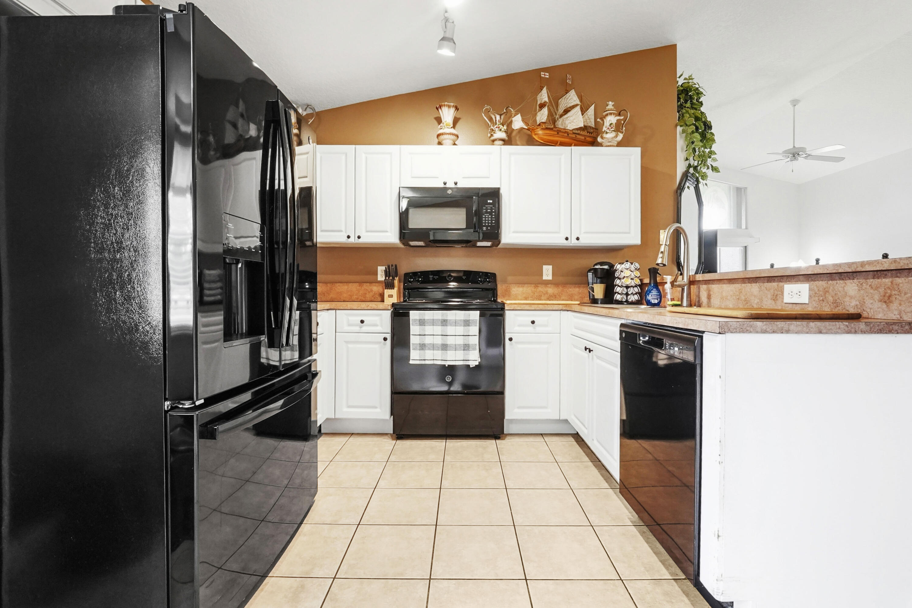 2705 Southwest Riviera Road Stuart, FL 34997 - Photo 13 of 43 14 Kitchen 04