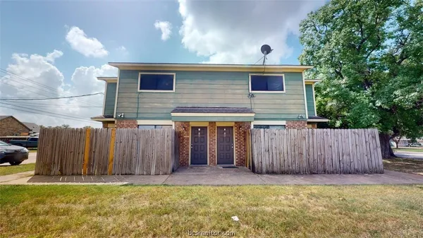 $1,100 | 2807 Longmire Drive, Unit B, College Station, TX 77845