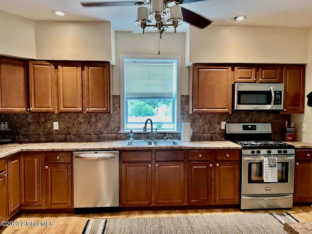 $769,900 | 74 Walnut Street, Saratoga Springs, NY 12866