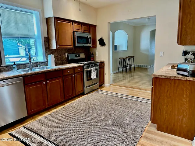 $769,900 | 74 Walnut Street, Saratoga Springs, NY 12866