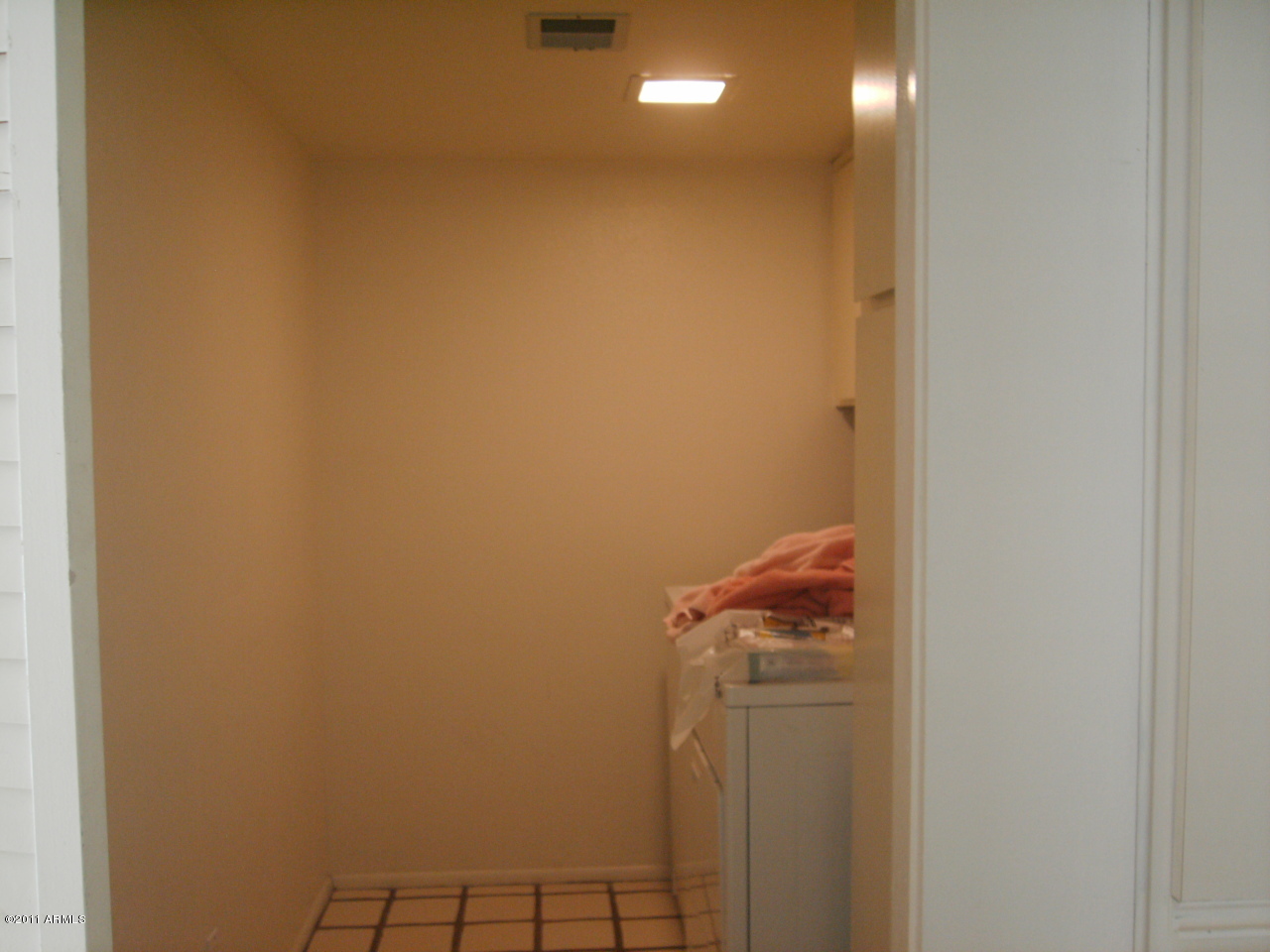 4015 West Redfield Road Phoenix, AZ 85053 - Photo 12 of 15 LARGE LAUNDRY ROOM