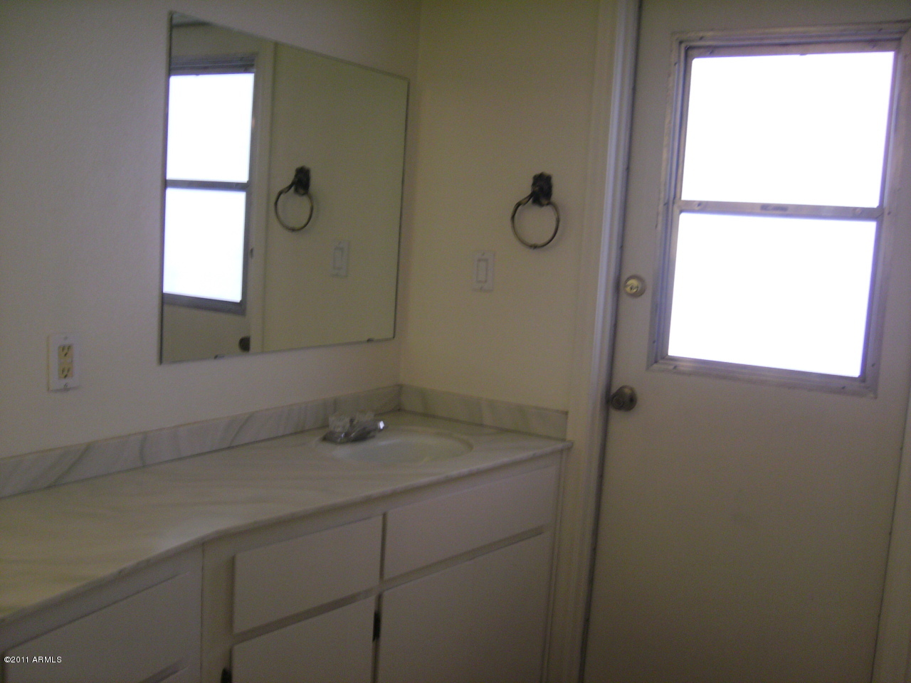 4015 West Redfield Road Phoenix, AZ 85053 - Photo 9 of 15 MASTER BATH
