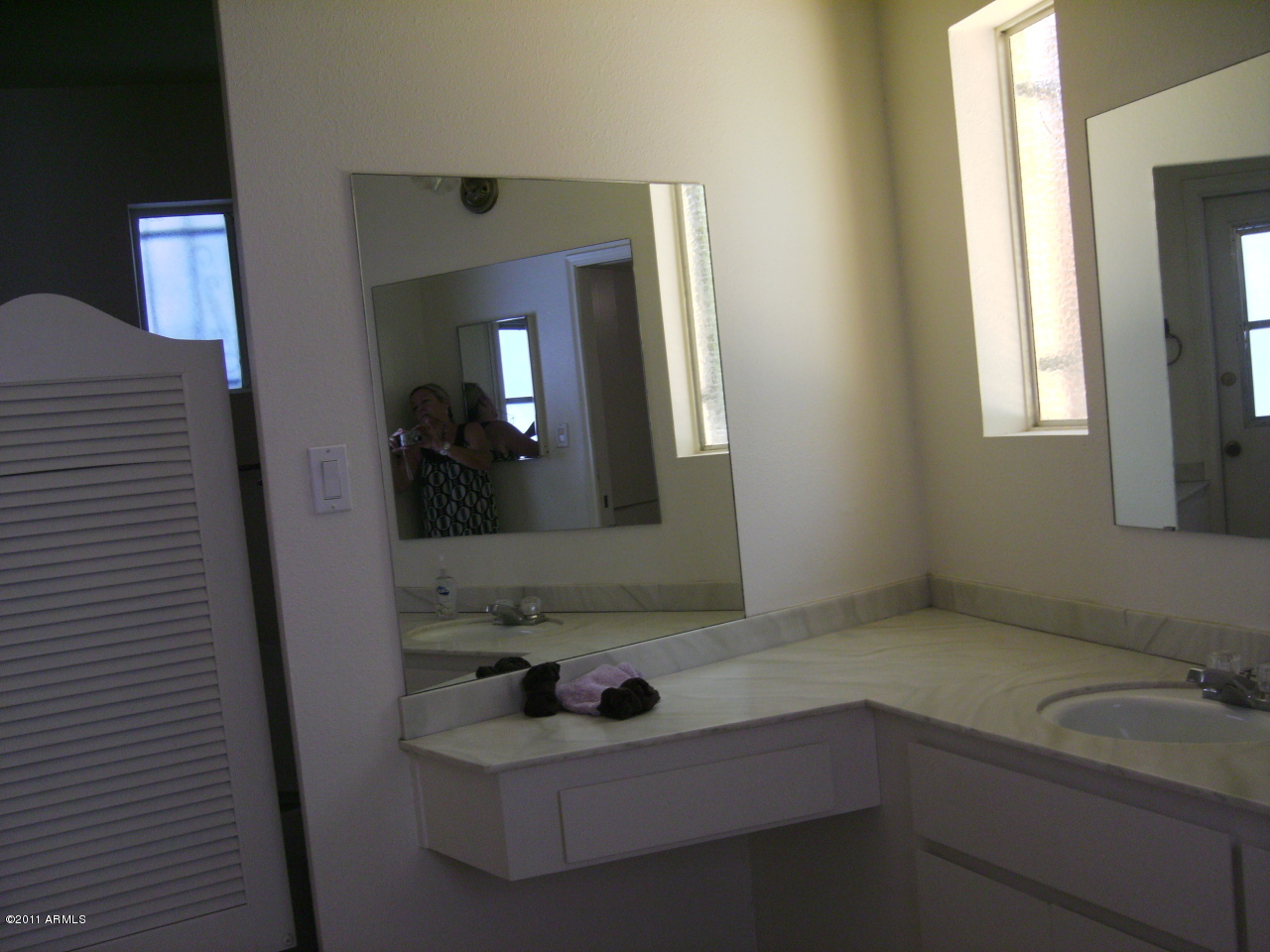 4015 West Redfield Road Phoenix, AZ 85053 - Photo 10 of 15 MASTER BATHROOM