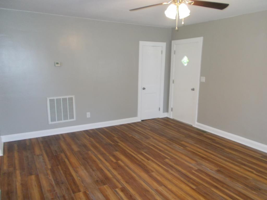 136 Powell Street Greeneville, TN 37745 - Photo 3 of 18 Photo 3