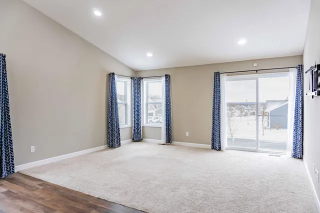 $2,995 | 143 X Nutmeg Circle, Carver, MN 55315