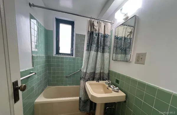 $2,762 | 1314 Virginia Avenue, Unit 6 | Parkchester