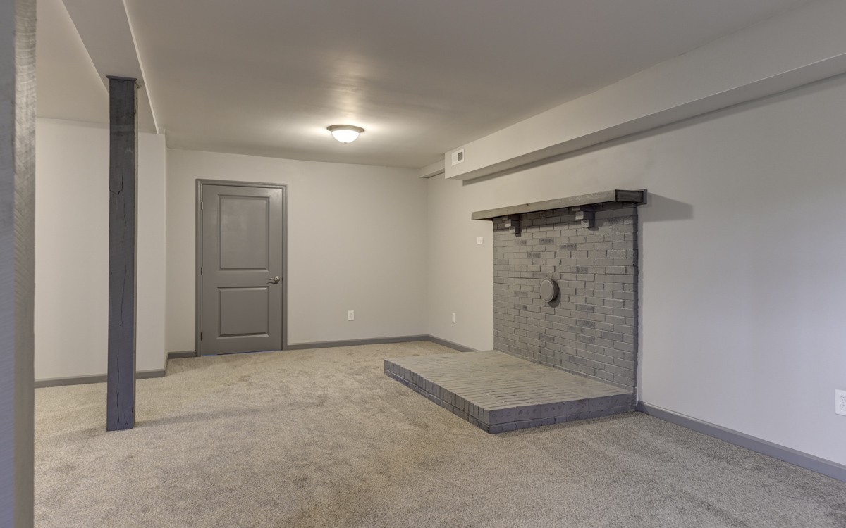 300 Garrison Branch Road Cottontown, TN 37048 - Photo 33 of 50 an empty room with closet area