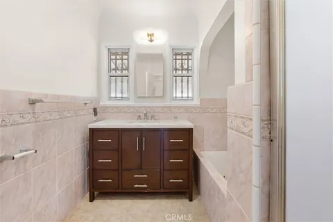 $824,995 | 10233 South 3rd Avenue, Inglewood, CA 90303