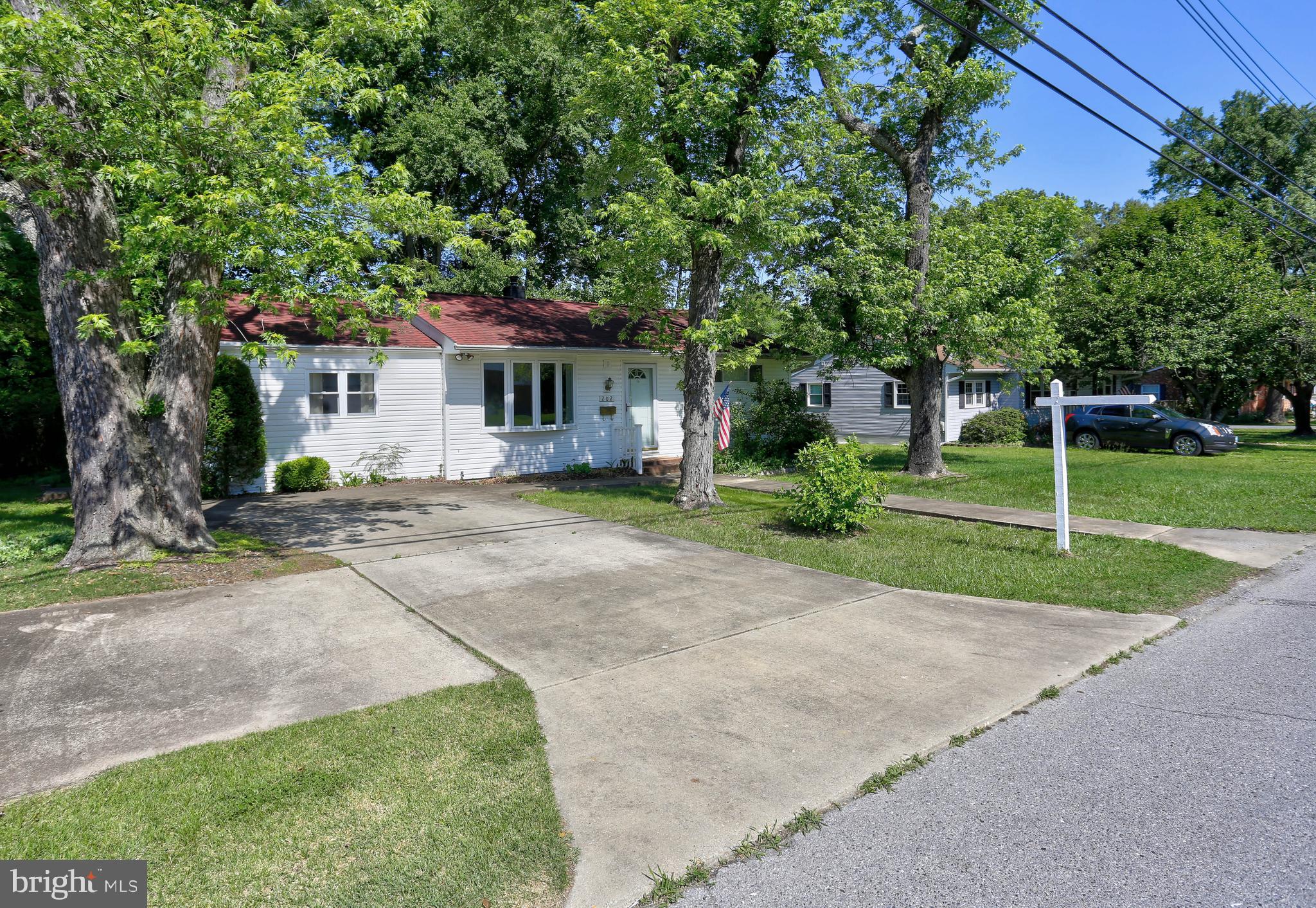 202 Brookfield Road Pasadena, MD 21122 - Photo 4 of 33