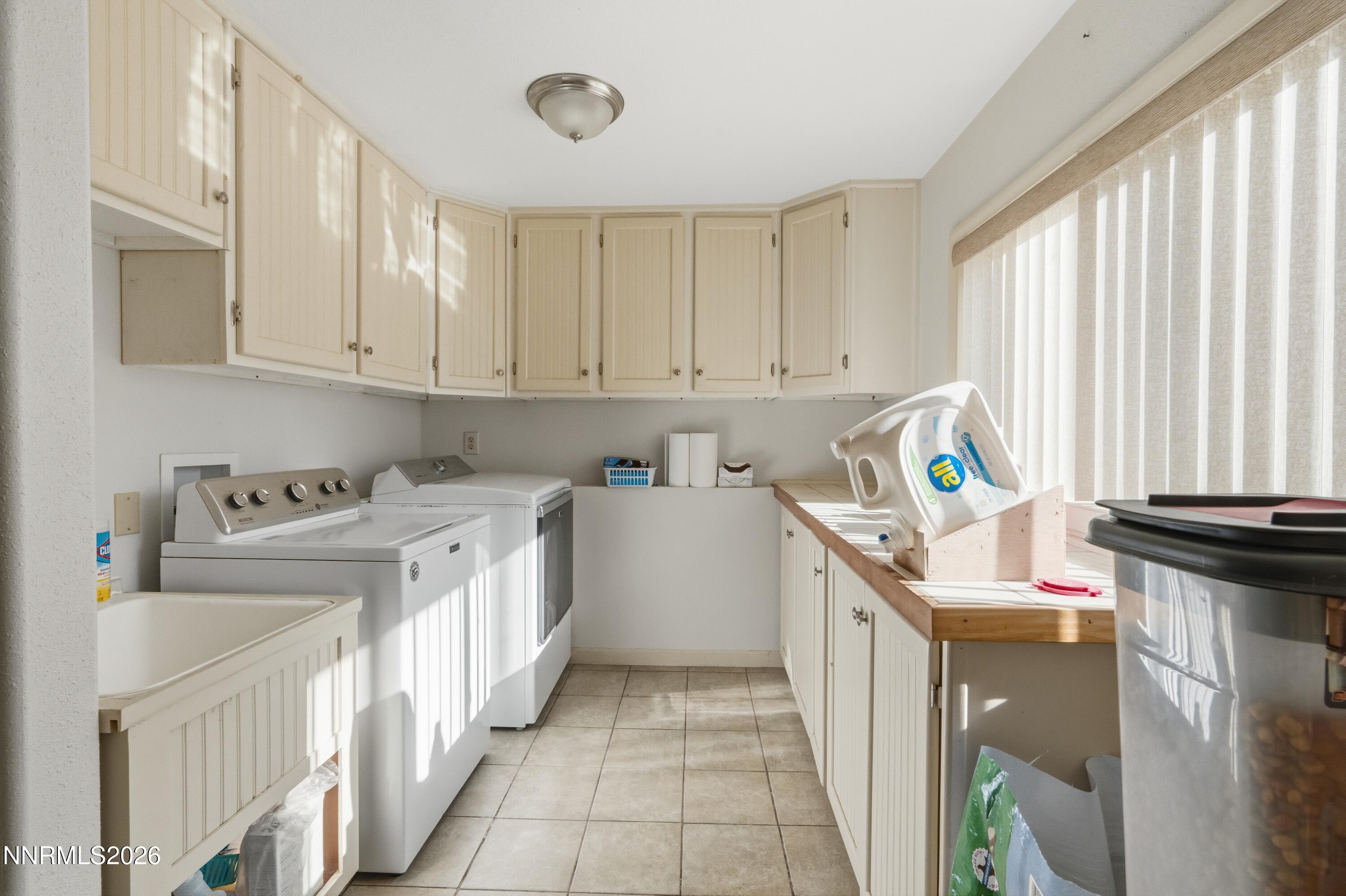 270 Shetland Circle Reno, NV 89508 - Photo 25 of 45 Laundry Room