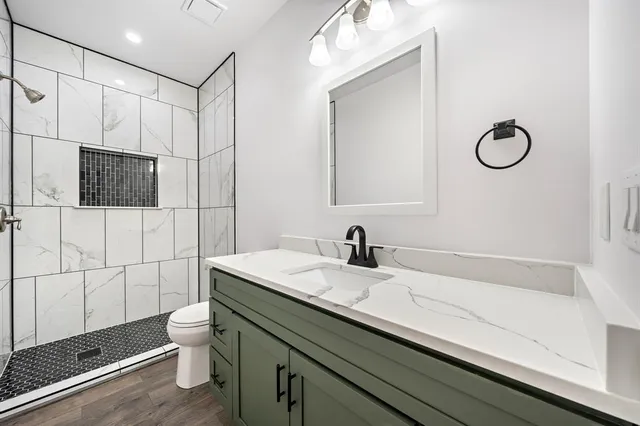 $335,000 | 125 Hill Shadow Lane, Whitney, TX 76692