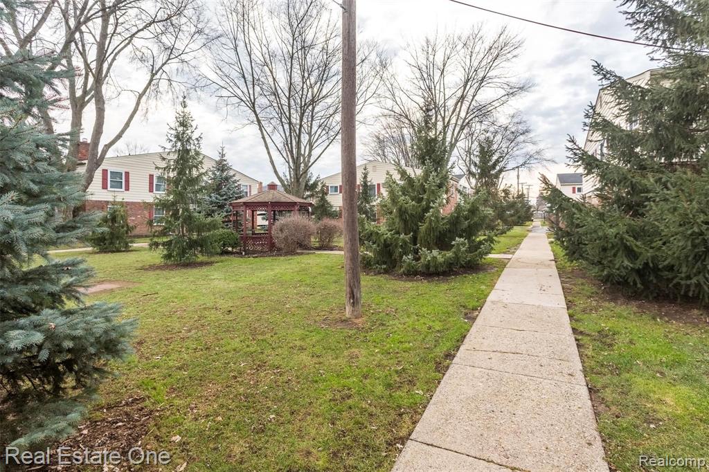 697 West Maple Road, Unit 31 Clawson, MI 48017 - Photo 18 of 20
