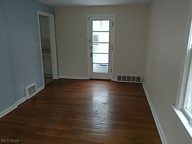 1098 Avondale Road Cleveland, OH 44121 - Photo 9 of 16
